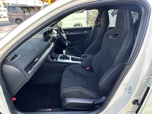 シビック(ホンダ)タイプR レーシングブラックPKG登録済未使用車 3