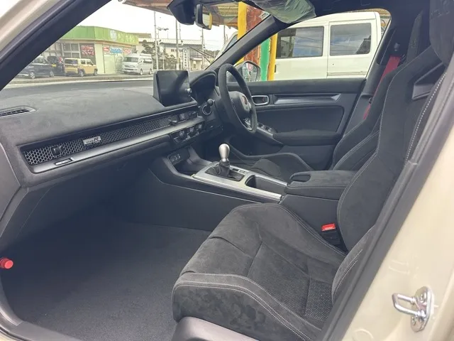 シビック(ホンダ)タイプR レーシングブラックPKG登録済未使用車 3