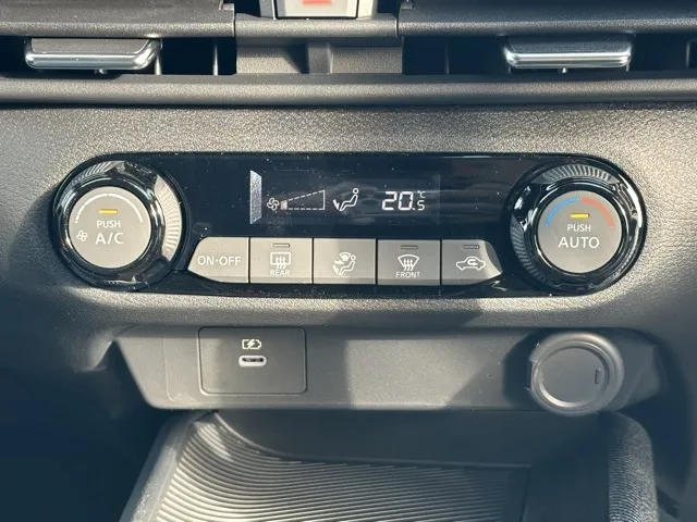 オーラ(ニッサン)G登録済未使用車 15