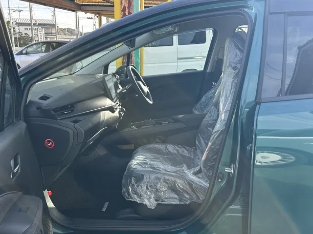 オーラ(ニッサン)G登録済未使用車 3