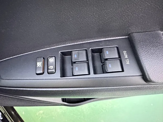 カローラ(トヨタ)ハイブリッドEXレンタＵＰ 12