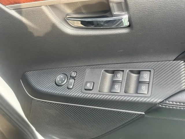 デリカD:5(三菱)Ｐ 8人 ナビ取付PKGⅡ オートステップ付レンタ登録済未使用車 17