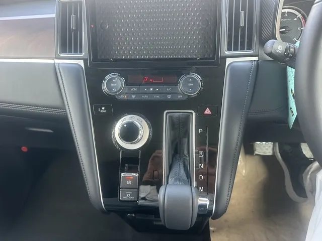 デリカD:5(三菱)Ｐ 8人 ナビ取付PKGⅡ オートステップ付レンタ登録済未使用車 20
