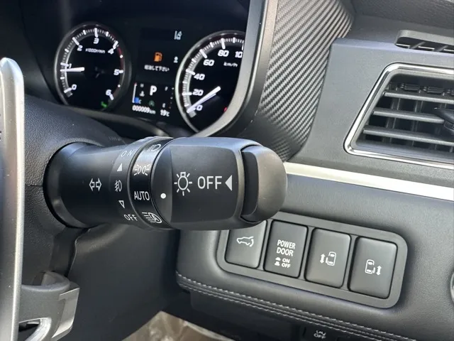 デリカD:5(三菱)Ｐ 8人 ナビ取付PKGⅡ オートステップ付レンタ登録済未使用車 24