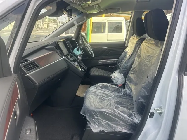 デリカD:5(三菱)Ｐ 8人 ナビ取付PKGⅡ オートステップ付レンタ登録済未使用車 3
