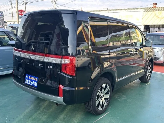 デリカD:5(三菱)Ｐ 8人 ナビ取付PKGⅡ オートステップ付レンタ登録済未使用車 12