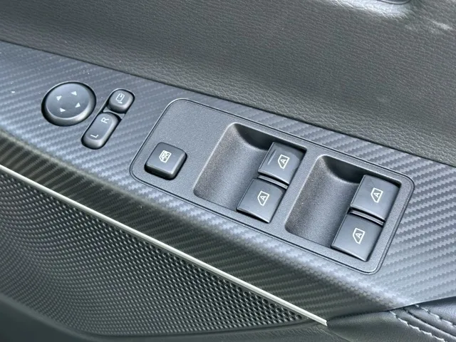 デリカD:5(三菱)Ｐ 8人 ナビ取付PKGⅡ オートステップ付レンタ登録済未使用車 15