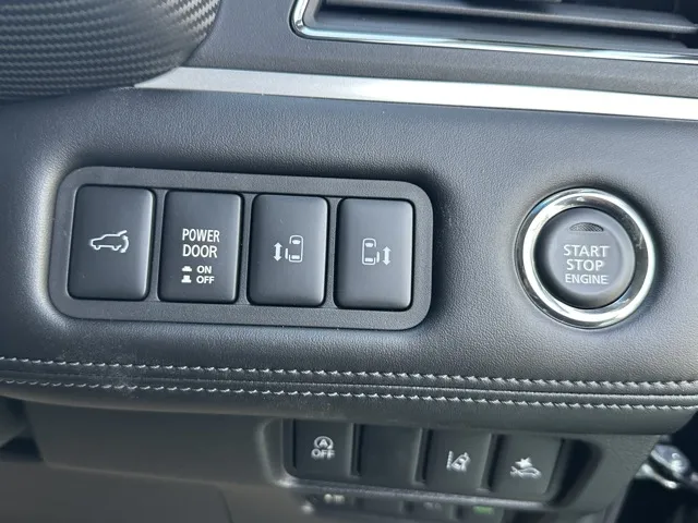 デリカD:5(三菱)Ｐ 8人 ナビ取付PKGⅡ オートステップ付レンタ登録済未使用車 16