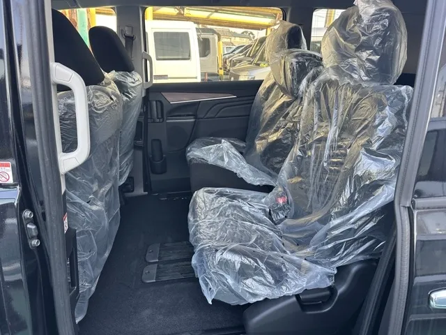 デリカD:5(三菱)Ｐ 8人 ナビ取付PKGⅡ オートステップ付レンタ登録済未使用車 4