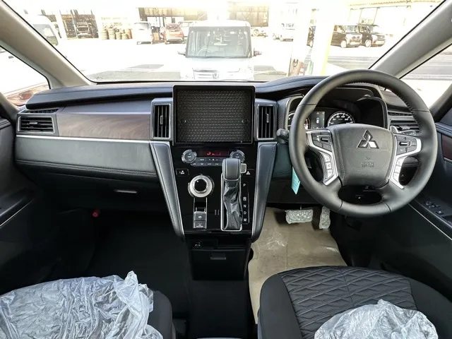 デリカD:5(三菱)Ｐ 8人 ナビ取付PKGⅡ オートステップ付レンタ登録済未使用車 7