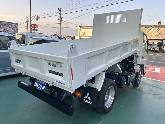 キャンター(三菱)全低床キョウカダンプ ３ｔレンタ登録済未使用車 7