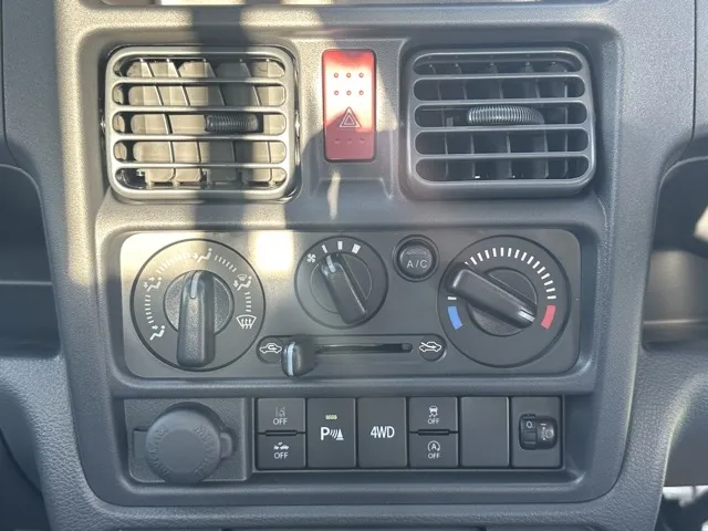 キャリートラック(スズキ)KC 4WD AT届出済未使用車 13