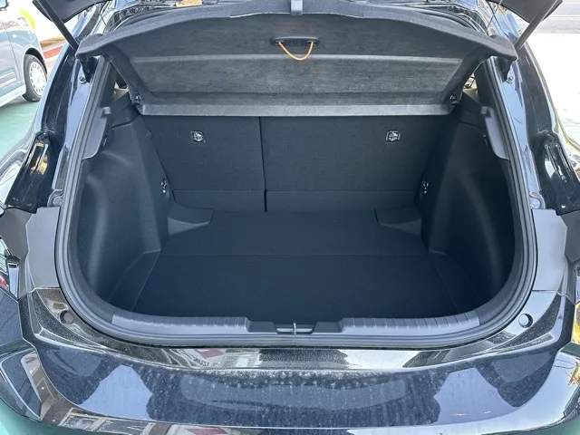 カローラ(トヨタ)ハイブリッドGレンタ登録済未使用 9