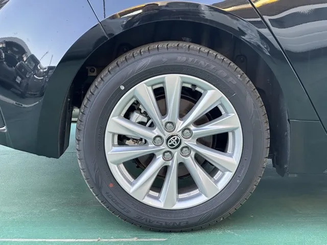 カローラ(トヨタ)ハイブリッドGレンタ登録済未使用 12