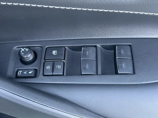 カローラ(トヨタ)ハイブリッドGレンタ登録済未使用 13