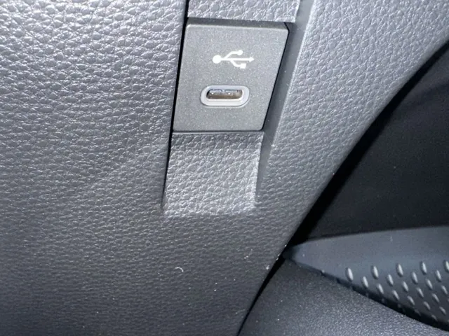 カローラ(トヨタ)ハイブリッドGレンタ登録済未使用 20