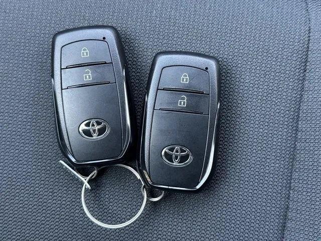 カローラ(トヨタ)ハイブリッドGレンタ登録済未使用 27