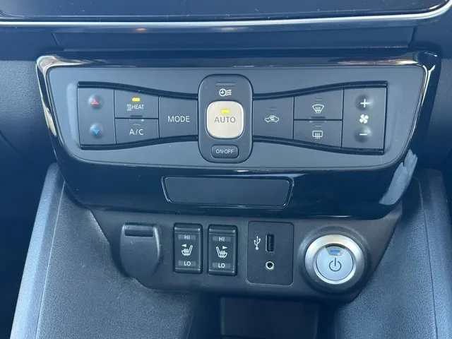 リーフ(ニッサン)Ｘ中古車 17