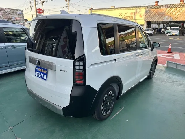 フリード(ホンダ)e：HEVクロスター 5人乗登録済未使用車 9