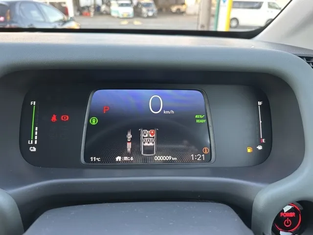 フリード(ホンダ)e：HEVクロスター 5人乗登録済未使用車 14