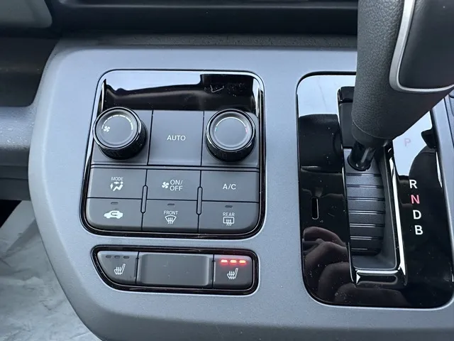 フリード(ホンダ)e：HEVクロスター 5人乗登録済未使用車 17