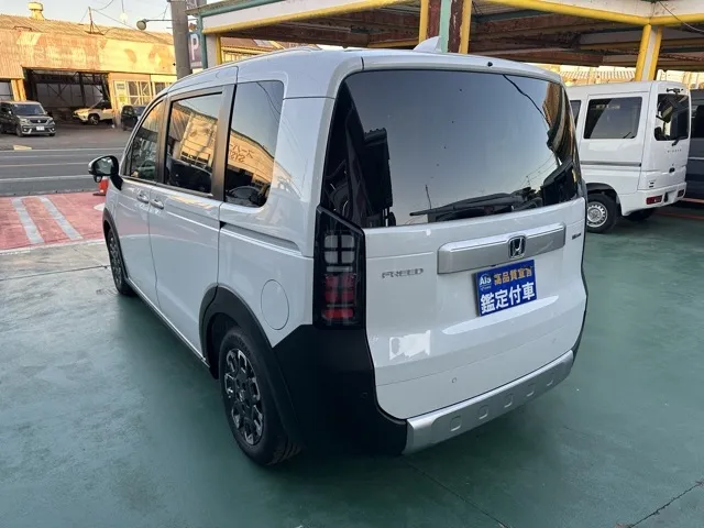 フリード(ホンダ)e：HEVクロスター 5人乗登録済未使用車 2