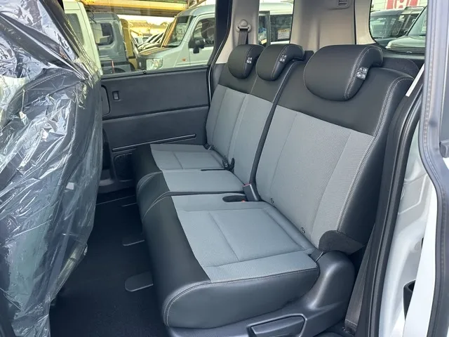 フリード(ホンダ)e：HEVクロスター 5人乗登録済未使用車 4