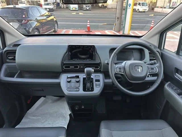 フリード(ホンダ)e：HEVクロスター 5人乗登録済未使用車 5