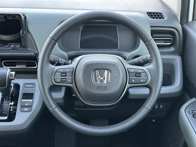 フリード(ホンダ)e：HEVクロスター 5人乗登録済未使用車 6