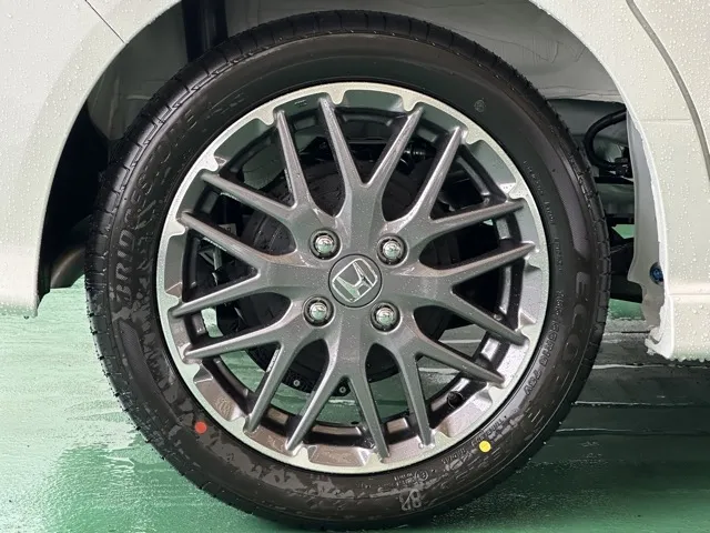 N-BOX(ホンダ)N-BOXカスタムターボ届出済未使用車 13