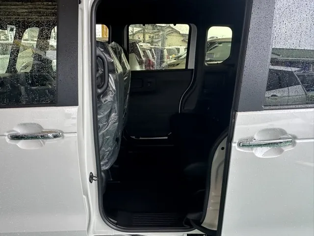 N-BOX(ホンダ)N-BOXカスタムターボ届出済未使用車 3