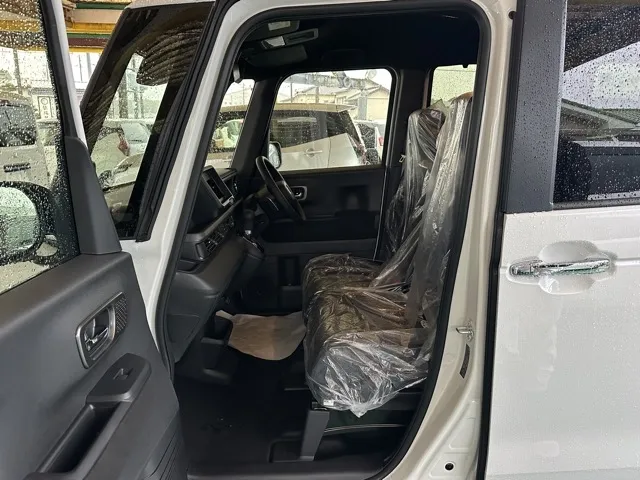 N-BOX(ホンダ)N-BOXカスタムターボ届出済未使用車 2