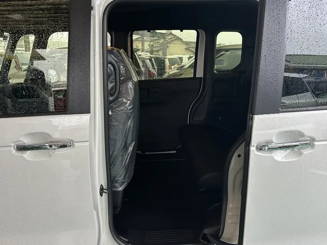 N-BOX(ホンダ)N-BOXカスタムターボ届出済未使用車 3