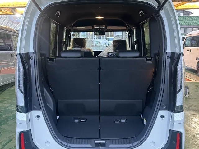 N-BOX(ホンダ)N-BOXカスタムターボ届出済未使用車 10