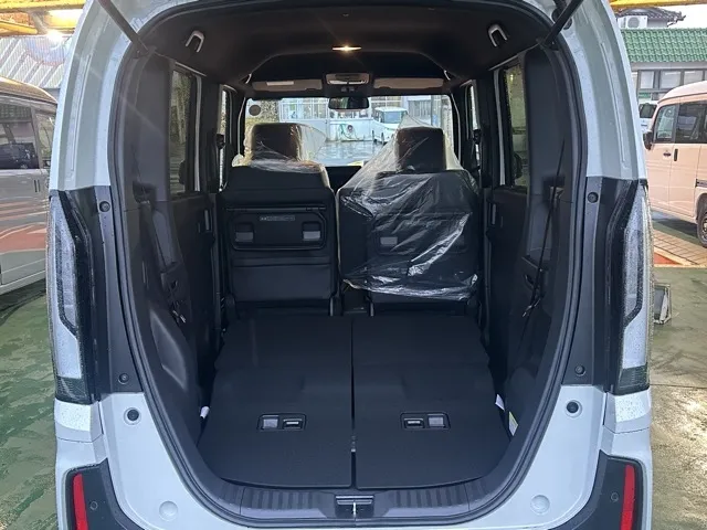 N-BOX(ホンダ)N-BOXカスタムターボ届出済未使用車 11