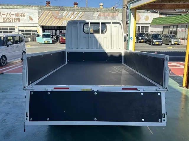 キャンター(三菱)全低床 平ボディ ２ｔ登録済未使用車 12