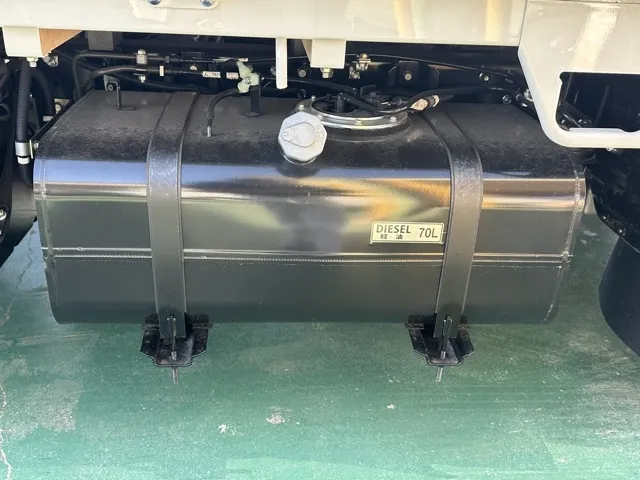 キャンター(三菱)全低床 平ボディ ２ｔ登録済未使用車 14