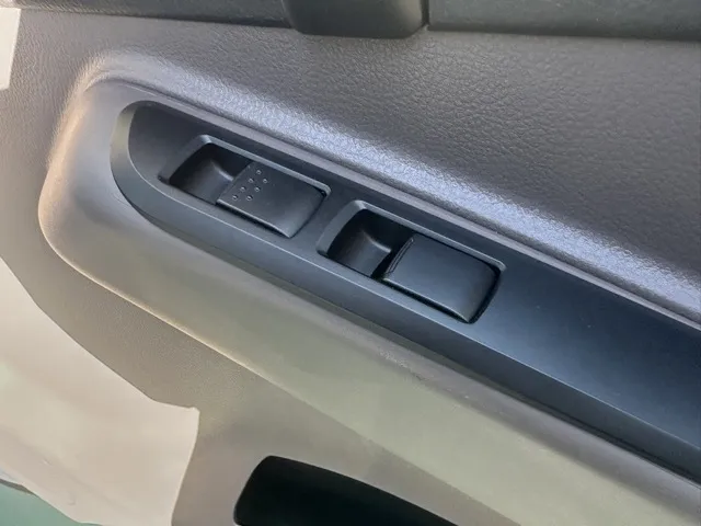 キャンター(三菱)全低床 平ボディ ２ｔ登録済未使用車 15