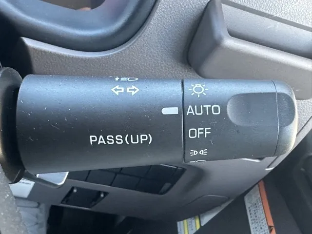 キャンター(三菱)全低床 平ボディ ２ｔ登録済未使用車 23