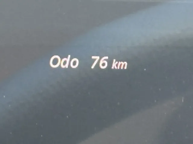 キャンター(三菱)全低床 平ボディ ２ｔ登録済未使用車 25