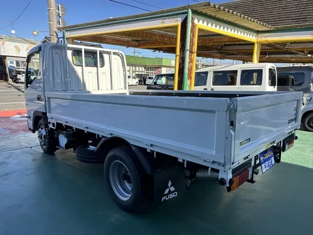 キャンター(三菱)全低床 平ボディ ２ｔ登録済未使用車 2