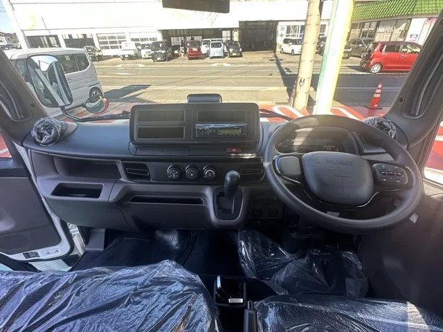 キャンター(三菱)全低床 平ボディ ２ｔ登録済未使用車 4