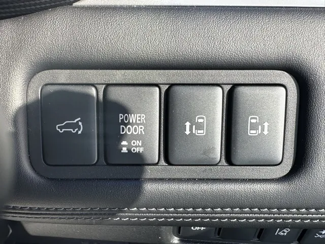 デリカD:5(三菱)Ｐ 8人 ナビ取付PKGⅡレンタＵＰ 11