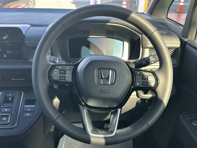 ステップワゴン(ホンダ)e・HEVスパーダ 7人登録済未使用車 10