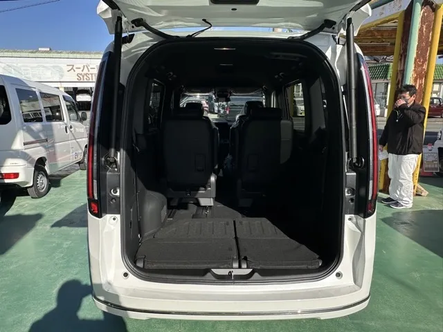 ステップワゴン(ホンダ)e・HEVスパーダ 7人登録済未使用車 16