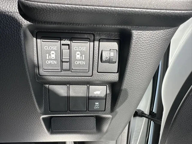 ステップワゴン(ホンダ)e・HEVスパーダ 7人登録済未使用車 20