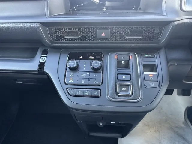 ステップワゴン(ホンダ)e・HEVスパーダ 7人登録済未使用車 22