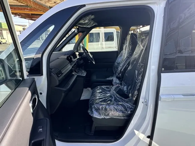 ステップワゴン(ホンダ)e・HEVスパーダ 7人登録済未使用車 3