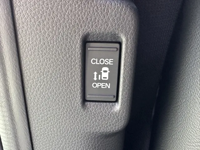 ステップワゴン(ホンダ)e・HEVスパーダ 7人登録済未使用車 11