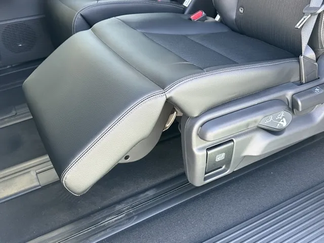 ステップワゴン(ホンダ)e・HEVスパーダ 7人登録済未使用車 12